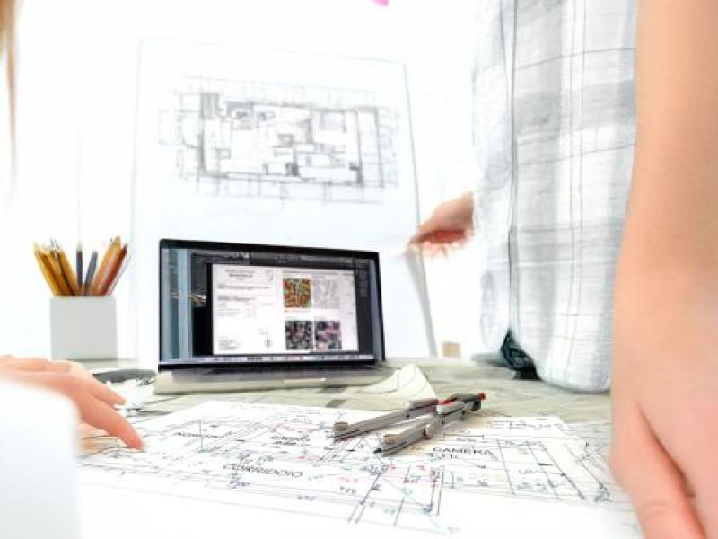 Computer e disegni di progetto, dalla sezione Per le persone del sito Piùforme